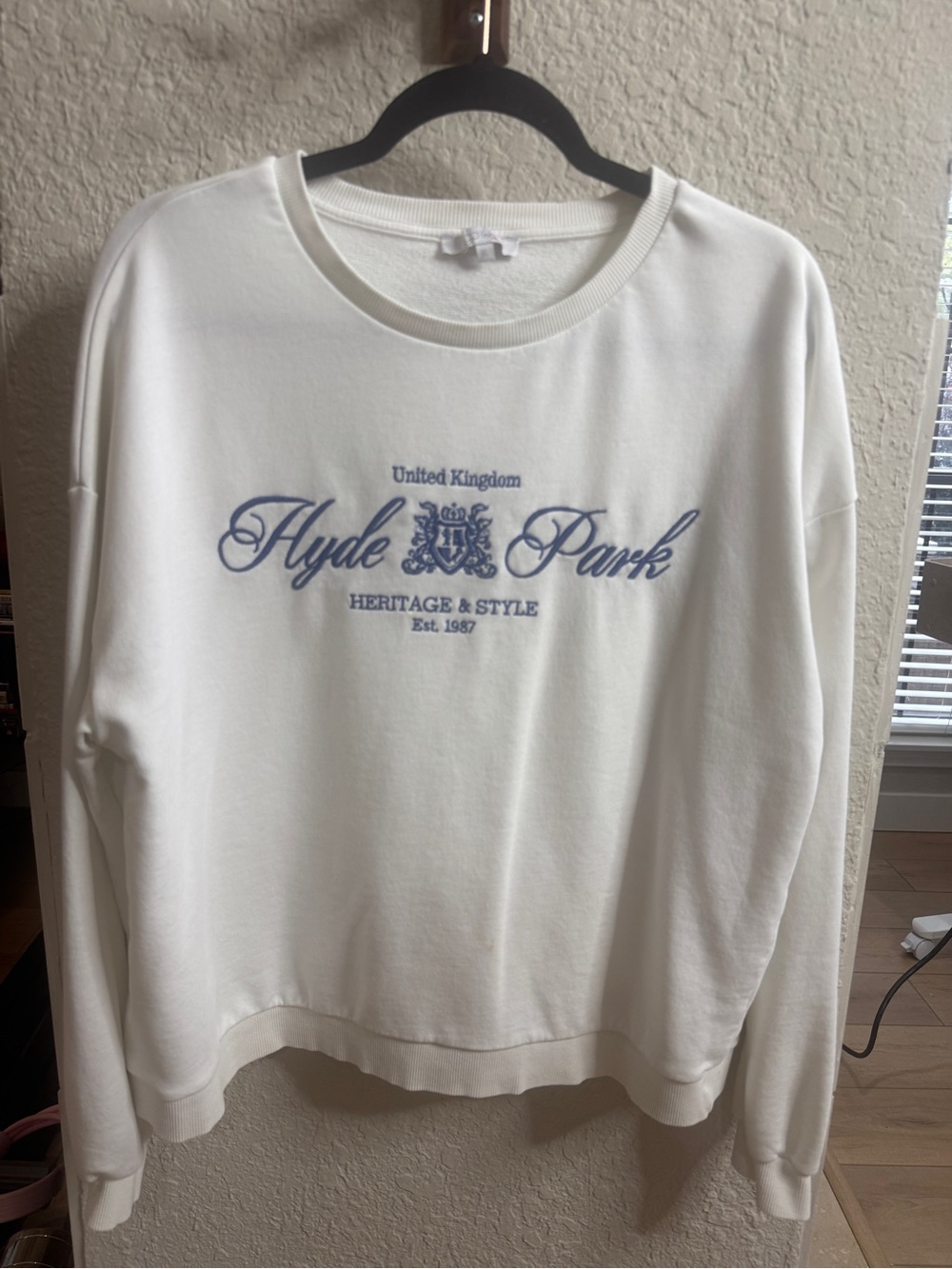 Women's Cream Crewneck Sweatshirt, Hyde Park London Ted Lasso XL